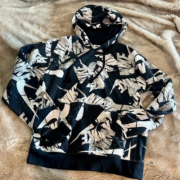 Nike Monochrome Graphic Men's Hoodie​ - Picture 1 of 8